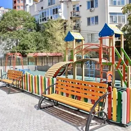 современная в аркадии с балконом и видом на море Apartman