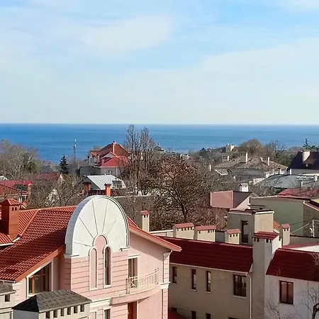 современная в аркадии с балконом и видом на море *