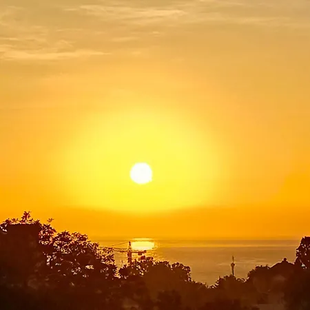 современная в аркадии с балконом и видом на море Odessa