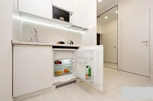 современная в аркадии с балконом и видом на море *