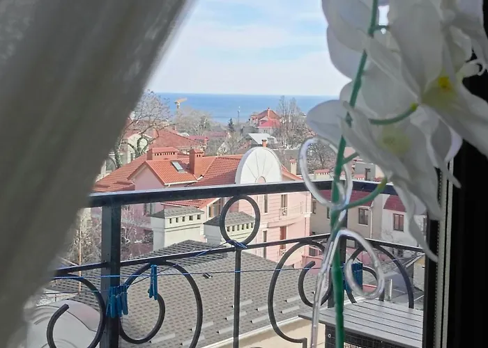 современная в аркадии с балконом и видом на море *