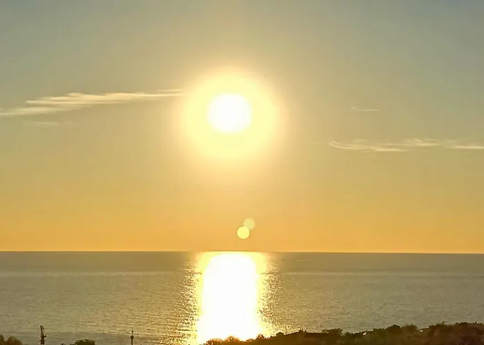 современная в аркадии с балконом и видом на море Odessa