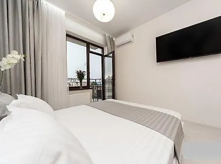 современная в аркадии с балконом и видом на море Appartement *