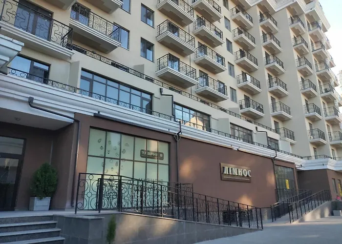 современная в аркадии с балконом и видом на море *