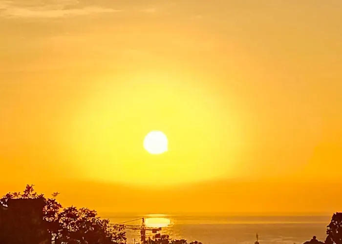 современная в аркадии с балконом и видом на море Odessa