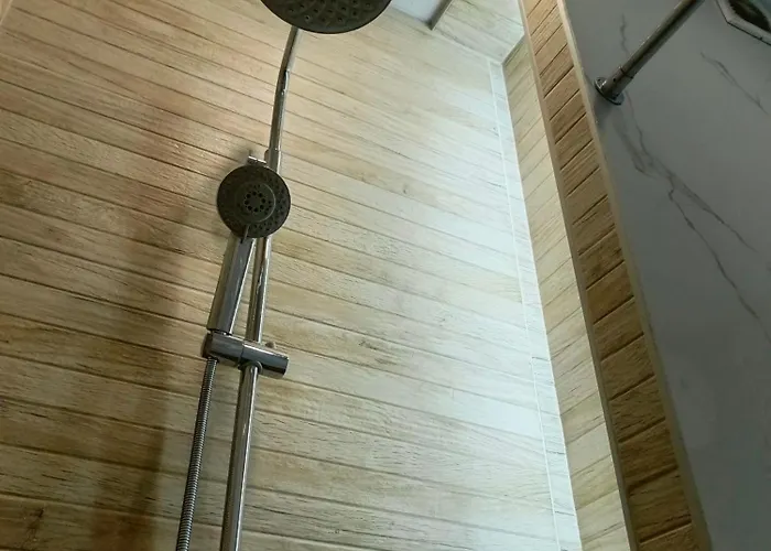 современная в аркадии с балконом и видом на море *