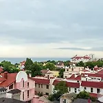 Apartman современная в аркадии с балконом и видом на море